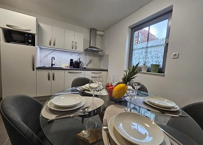 Zeleni Biser -terme Catez * チャテジ・オプ・サヴィ